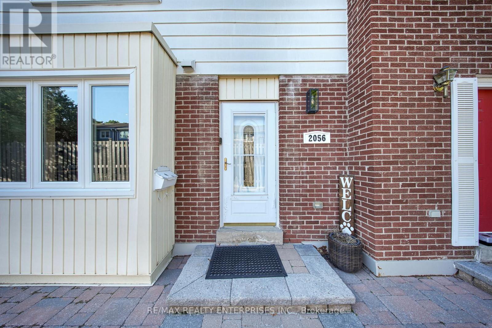 Photo 3 of 5 2056 Lakeshore Road W, Oakville ON