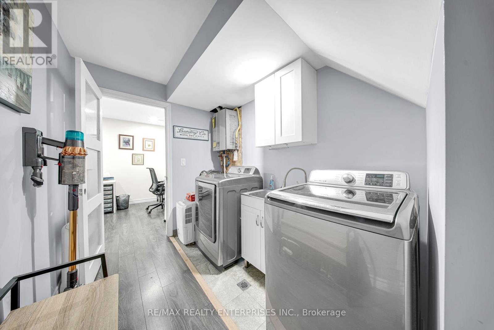 Photo 32 of 5 2056 Lakeshore Road W, Oakville ON