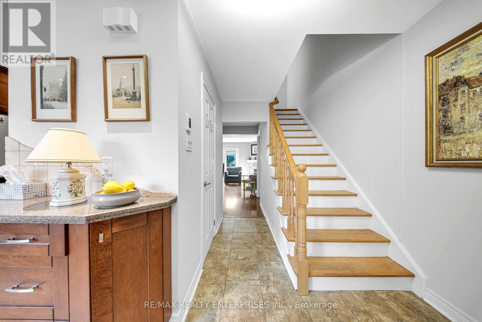 Photo 7 of 5 2056 Lakeshore Road W, Oakville ON