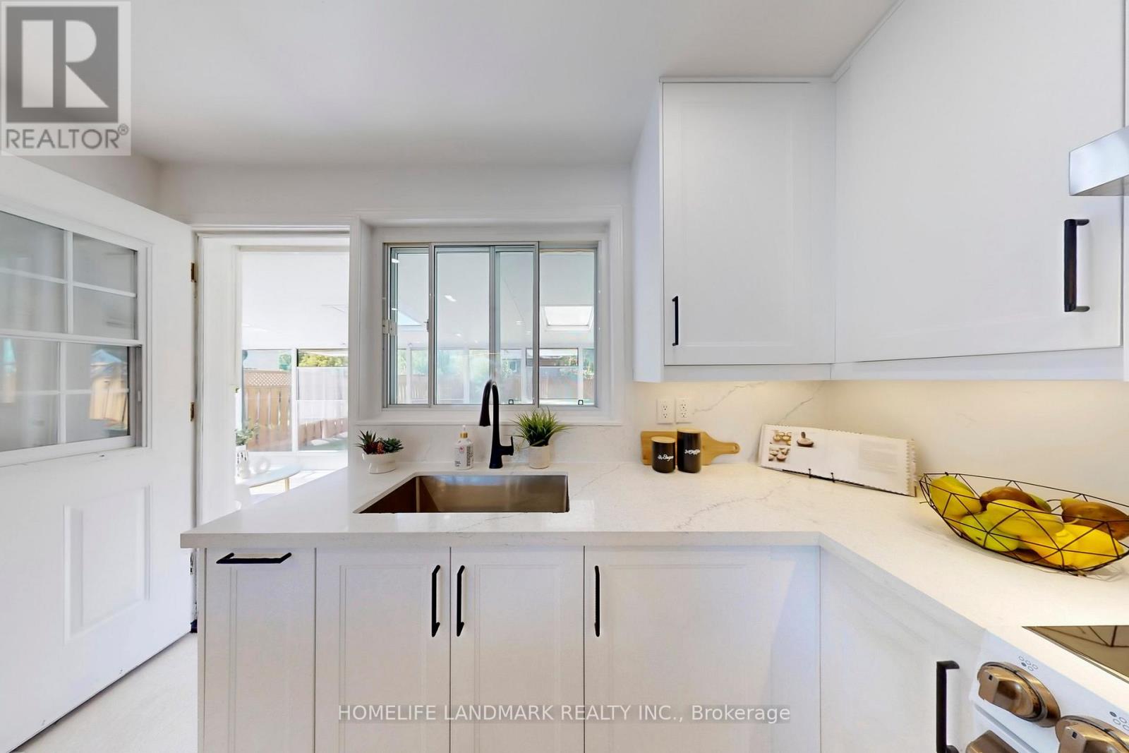 Photo 12 of 1354 Kelly Road, Mississauga ON