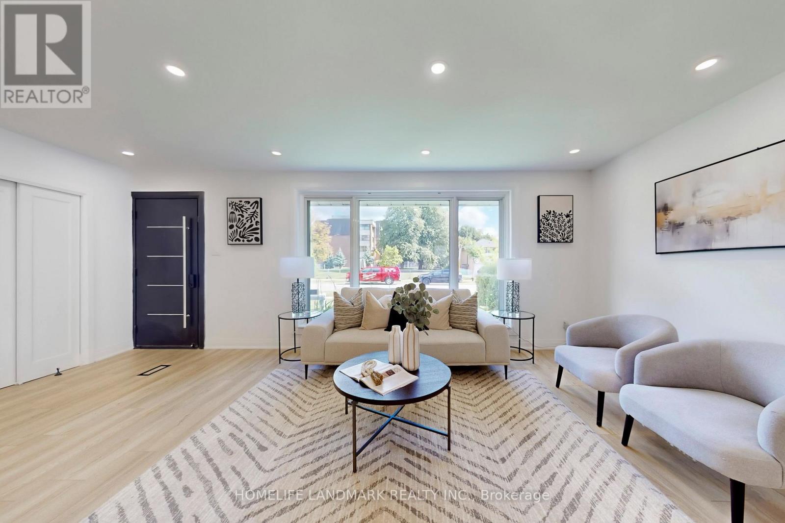 Photo 3 of 1354 Kelly Road, Mississauga ON