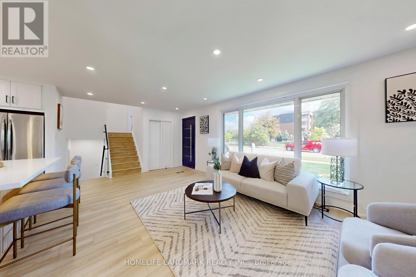 Photo 4 of 1354 Kelly Road, Mississauga ON