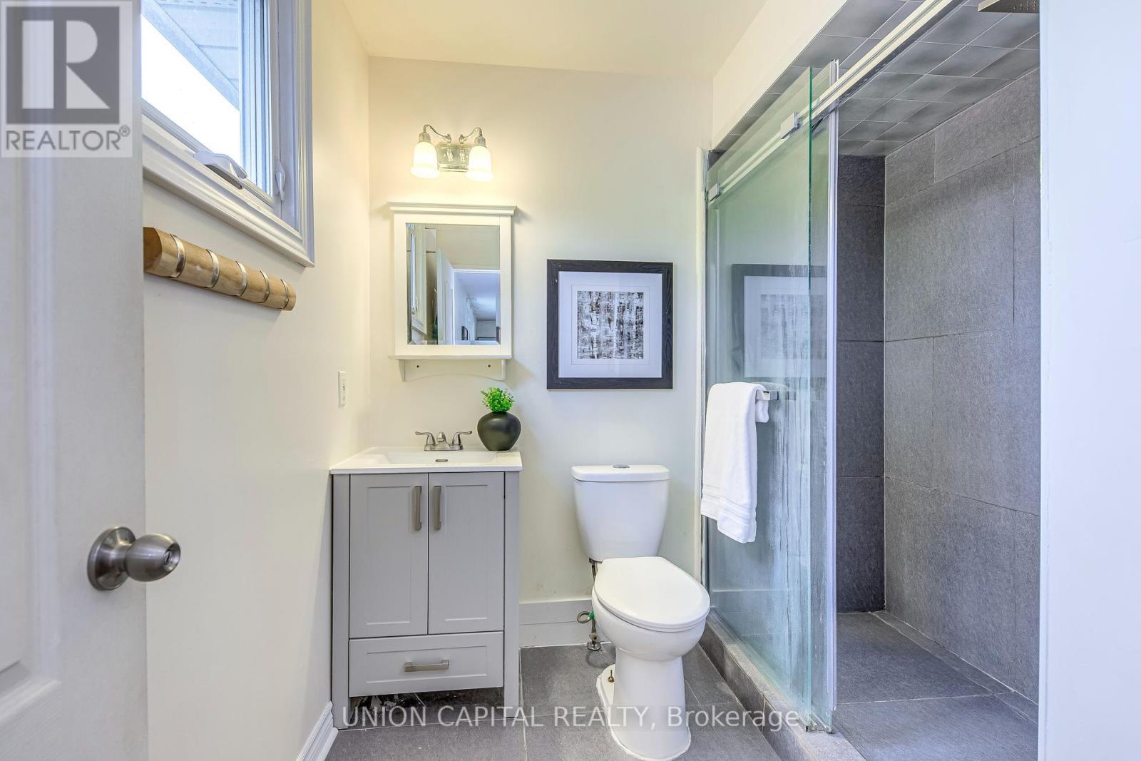 Photo 25 of 1060 Glendor Avenue, Burlington ON