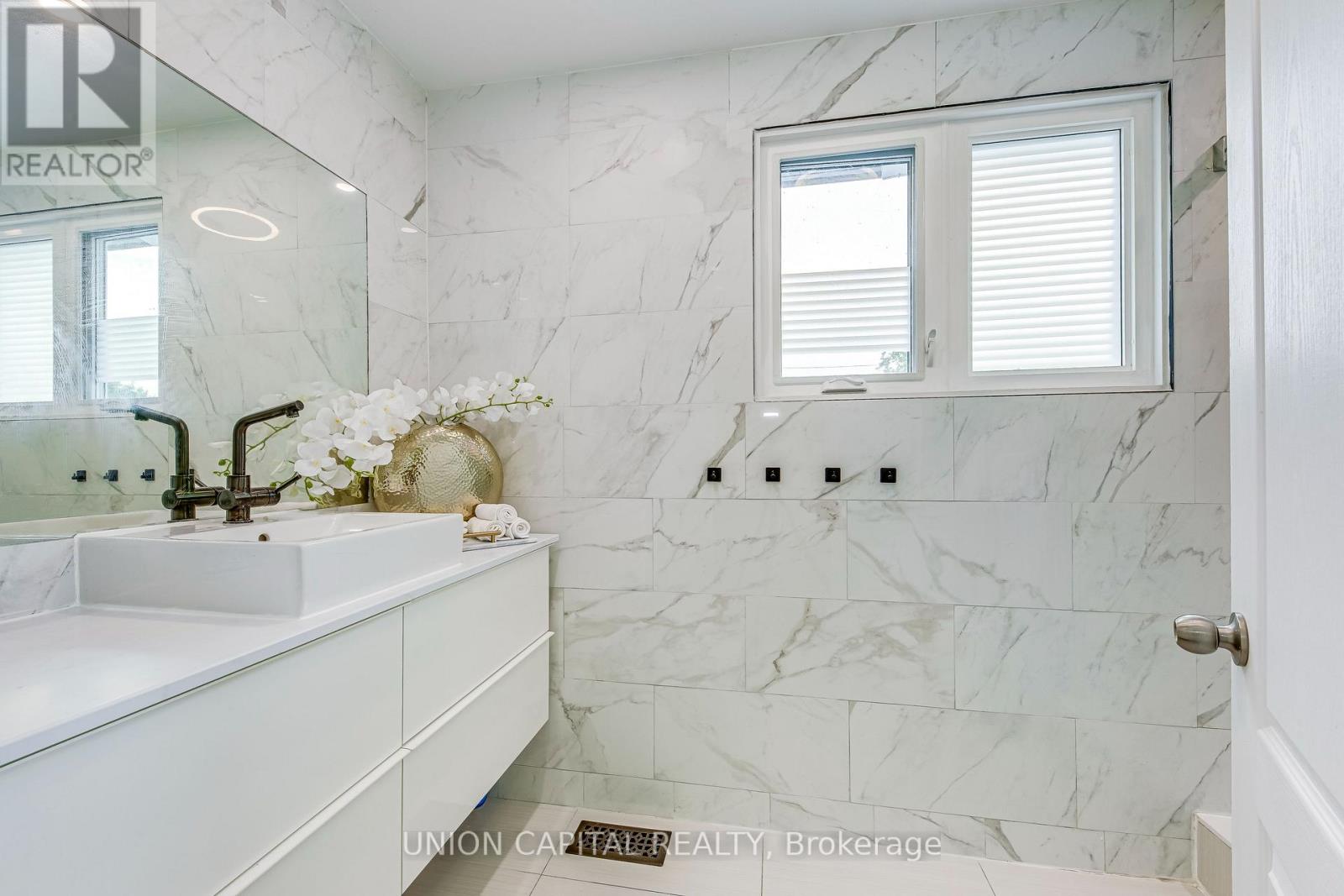 Photo 32 of 1060 Glendor Avenue, Burlington ON