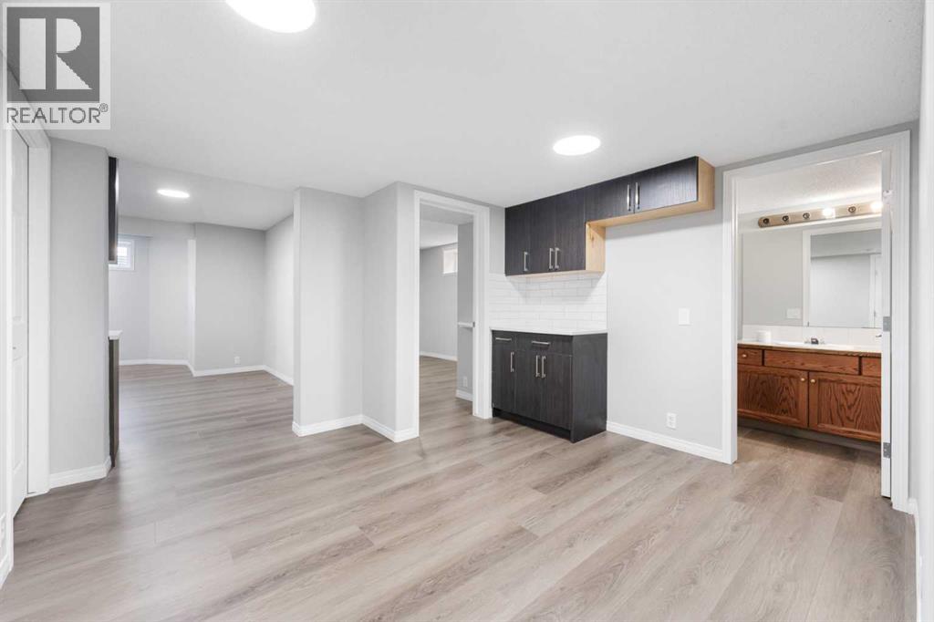 Single Family House for Sale in  Coral Reef Close NE Coral Springs Calgary 