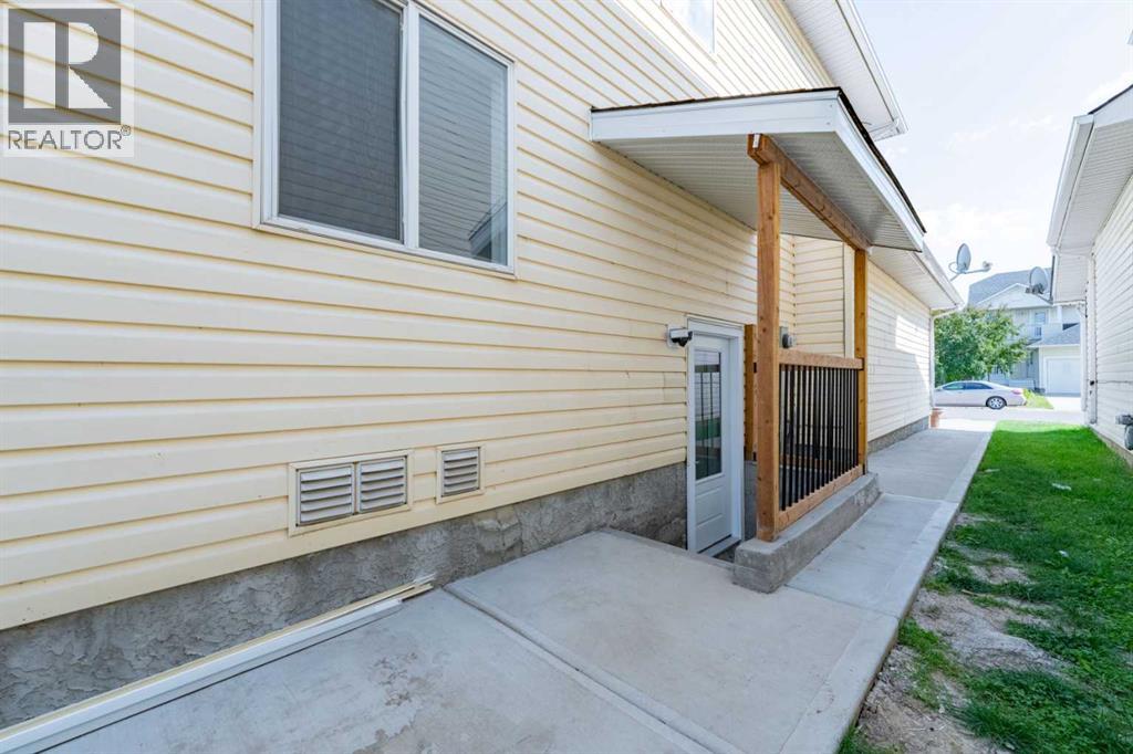 Single Family House for Sale in  Coral Reef Close NE Coral Springs Calgary 