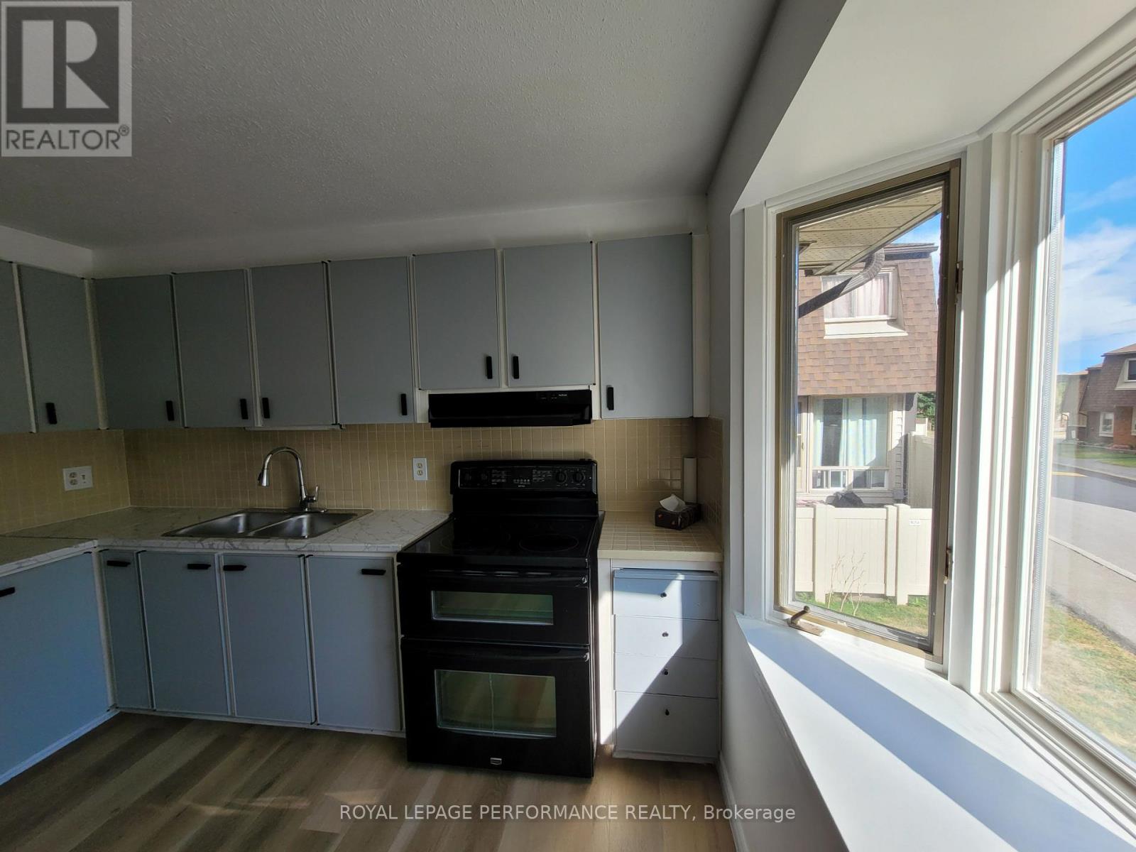 Nice bay window in the kitchen.