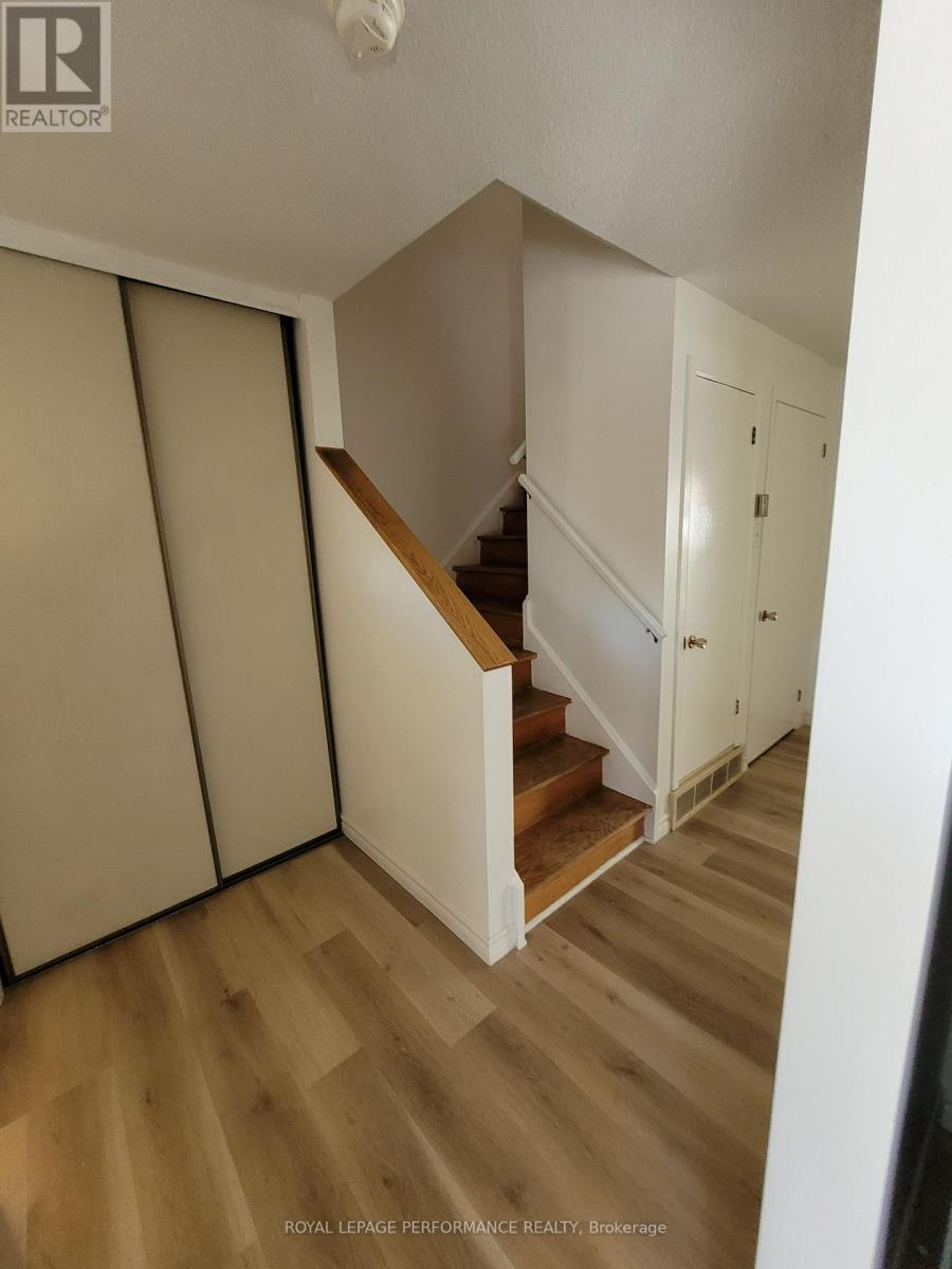 Photo 7 of 903 J Elmsmere Road, Ottawa ON