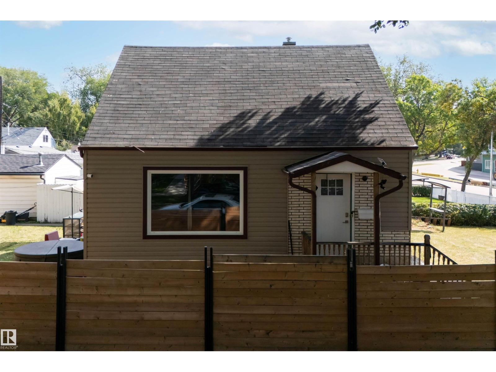Photo 21 of 6014 120 Av Nw, Edmonton AB