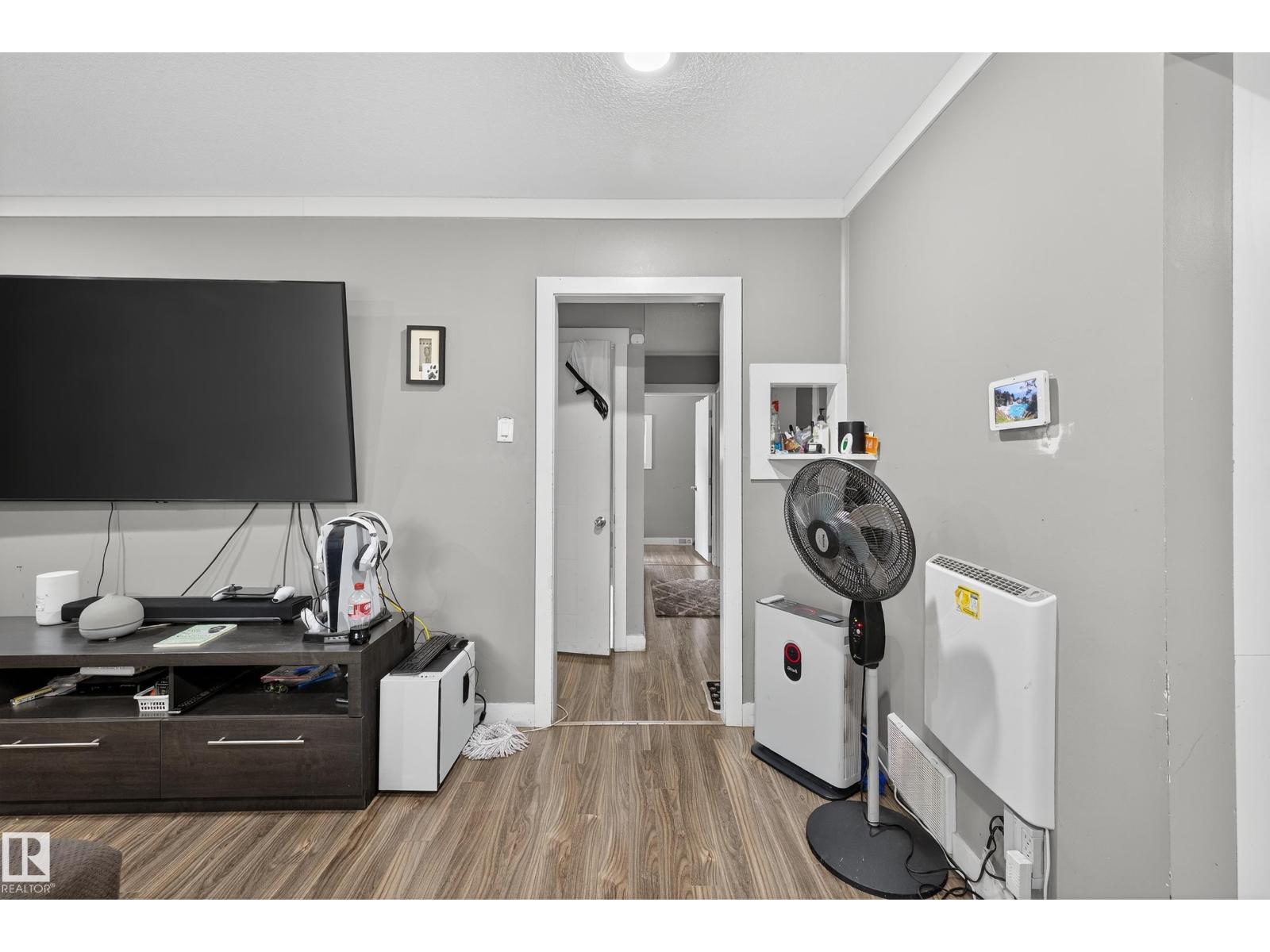 Photo 4 of 6014 120 Av Nw, Edmonton AB