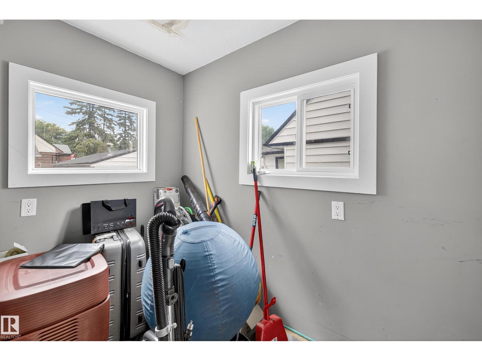 Photo 9 of 6014 120 Av Nw, Edmonton AB