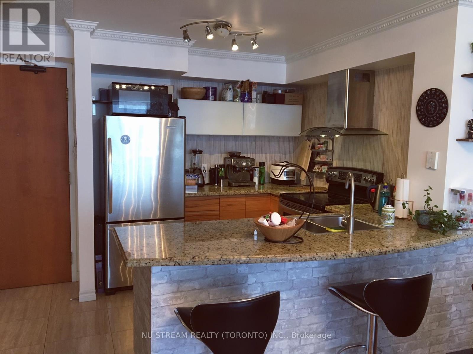 Photo 8 of 1003 256 Doris Avenue, Toronto ON