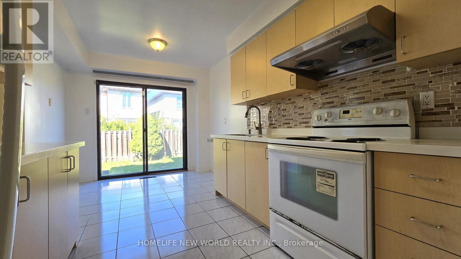 Photo 2 of 72 Pepperell Crescent, Markham ON