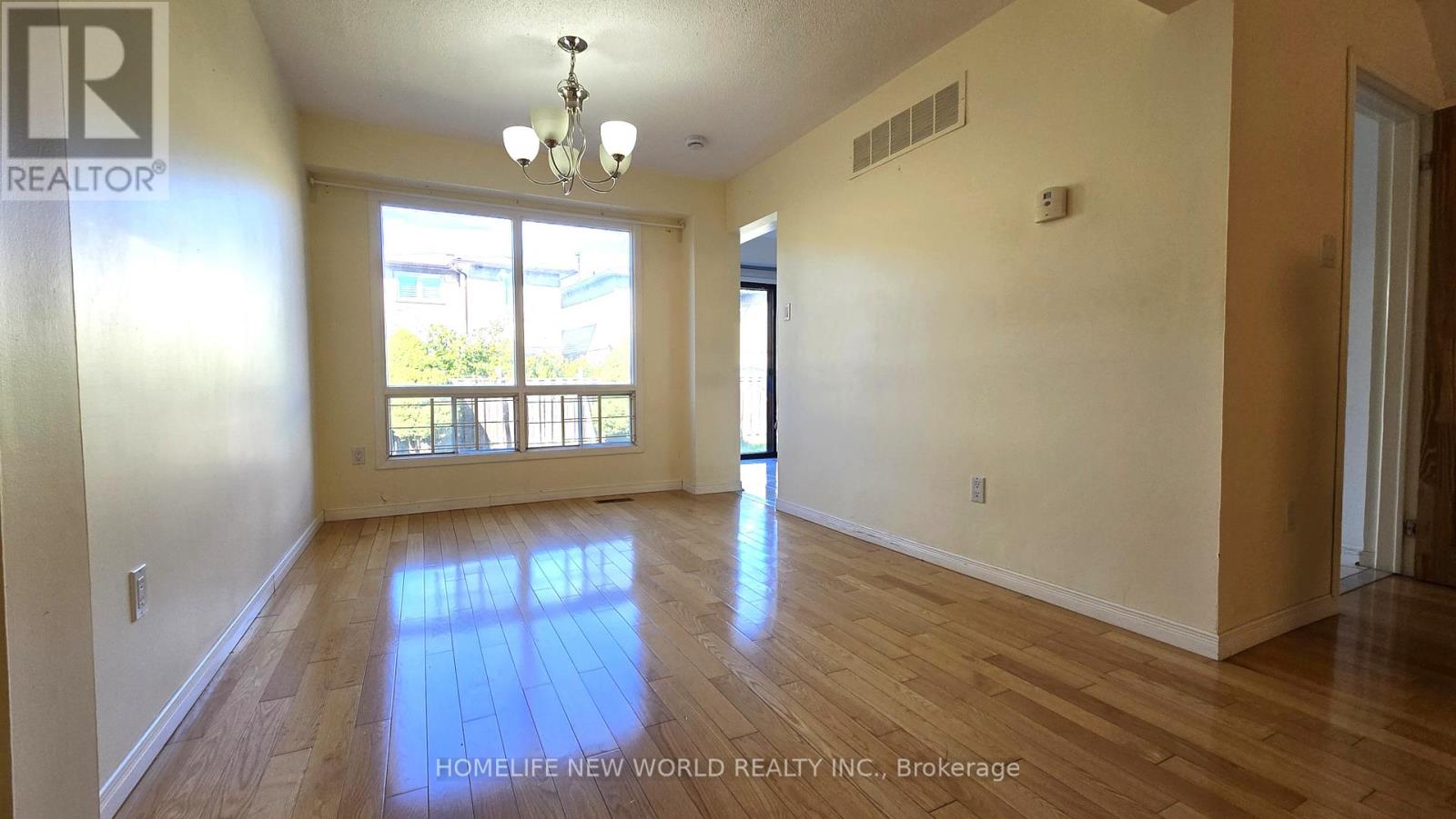 Photo 3 of 72 Pepperell Crescent, Markham ON
