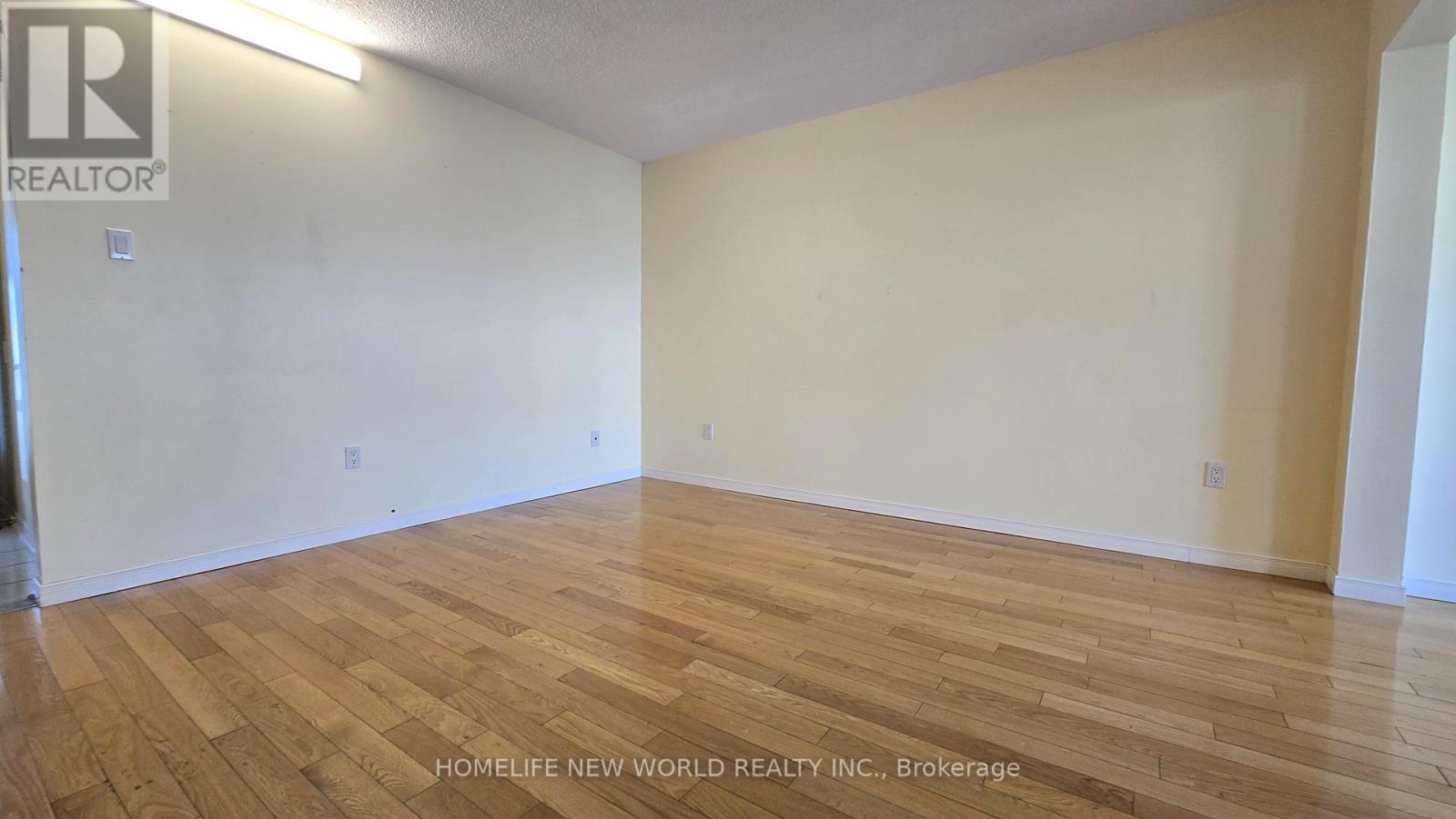 Photo 4 of 72 Pepperell Crescent, Markham ON