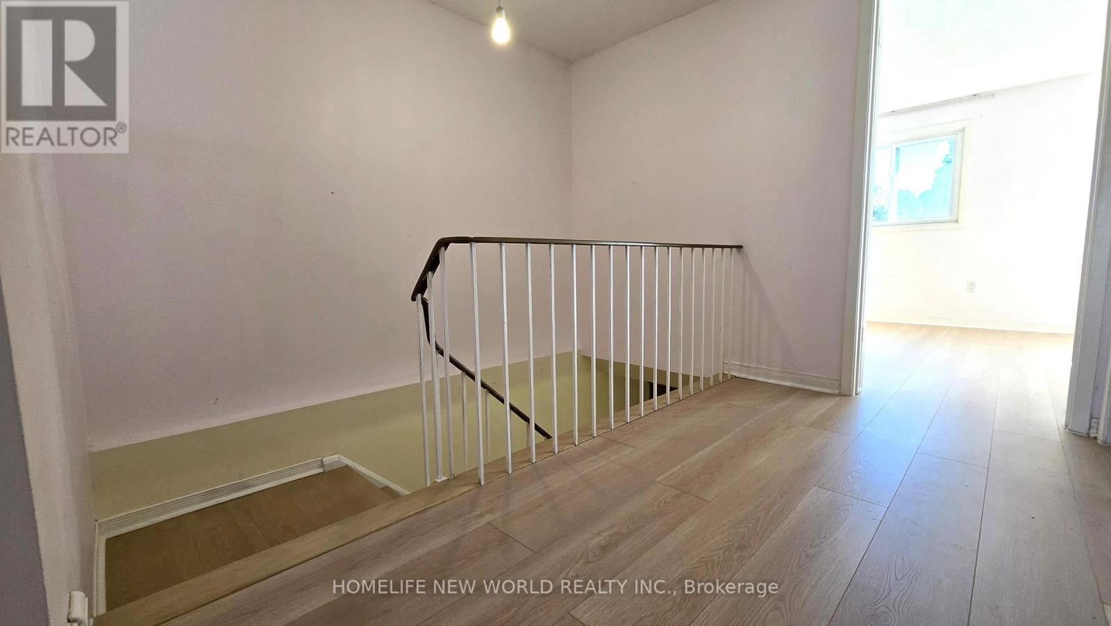 Photo 5 of 72 Pepperell Crescent, Markham ON