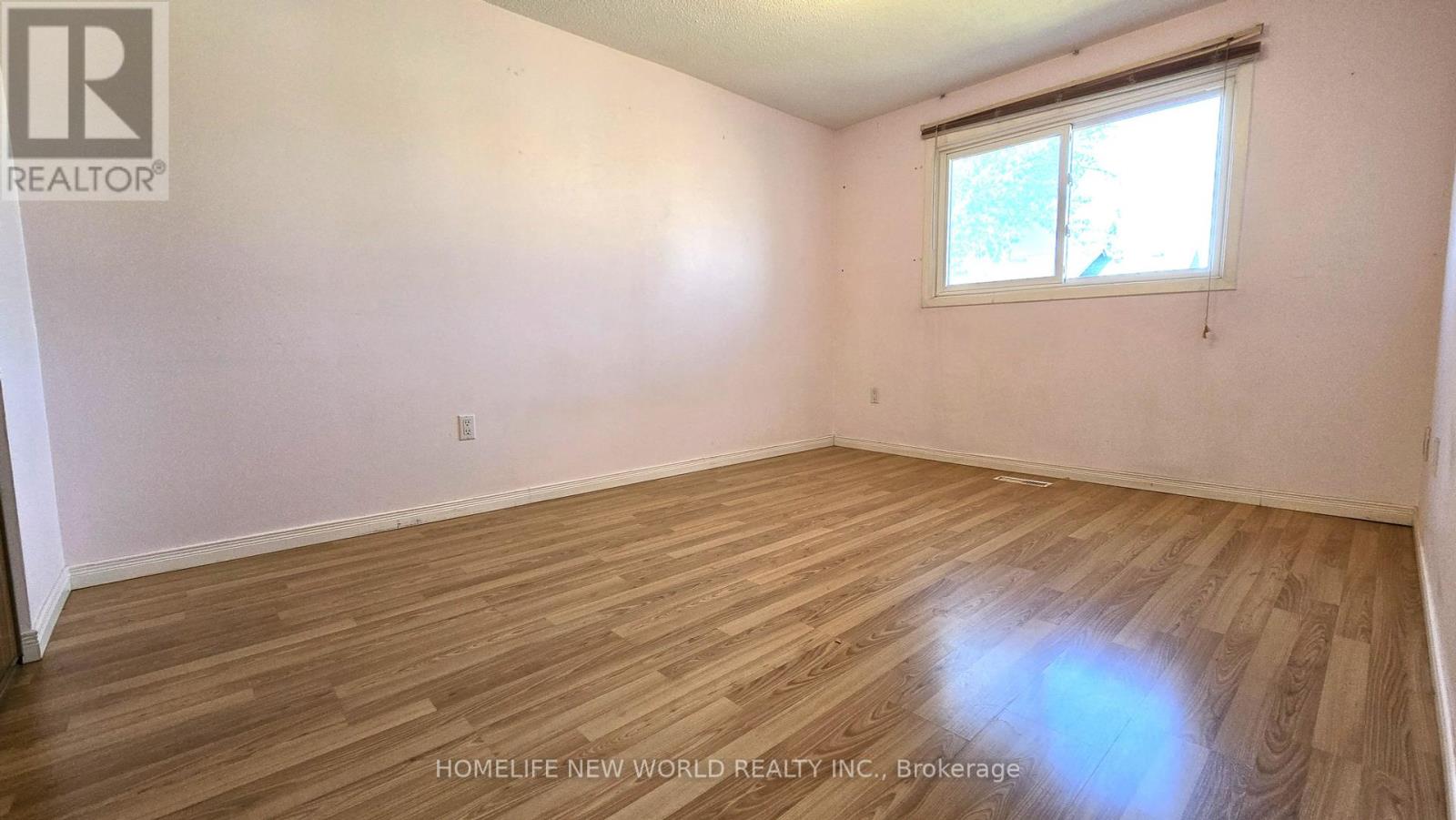 Photo 8 of 72 Pepperell Crescent, Markham ON