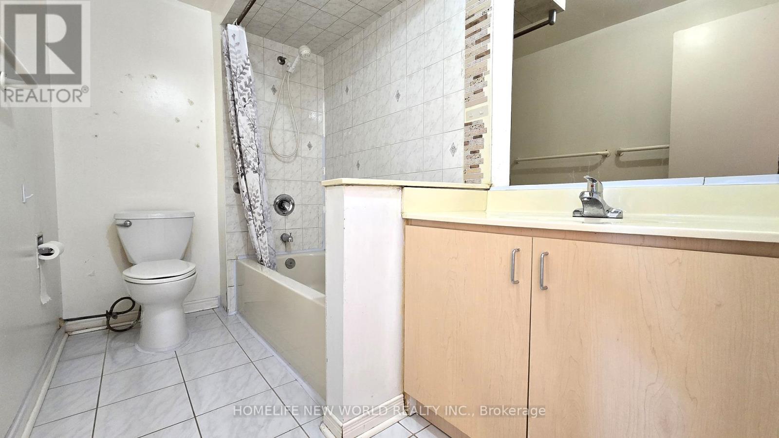 Photo 9 of 72 Pepperell Crescent, Markham ON