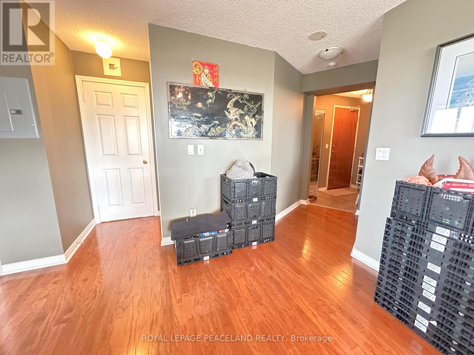 Photo 12 of Lph 03 11 Oneida Crescent, Richmond Hill ON