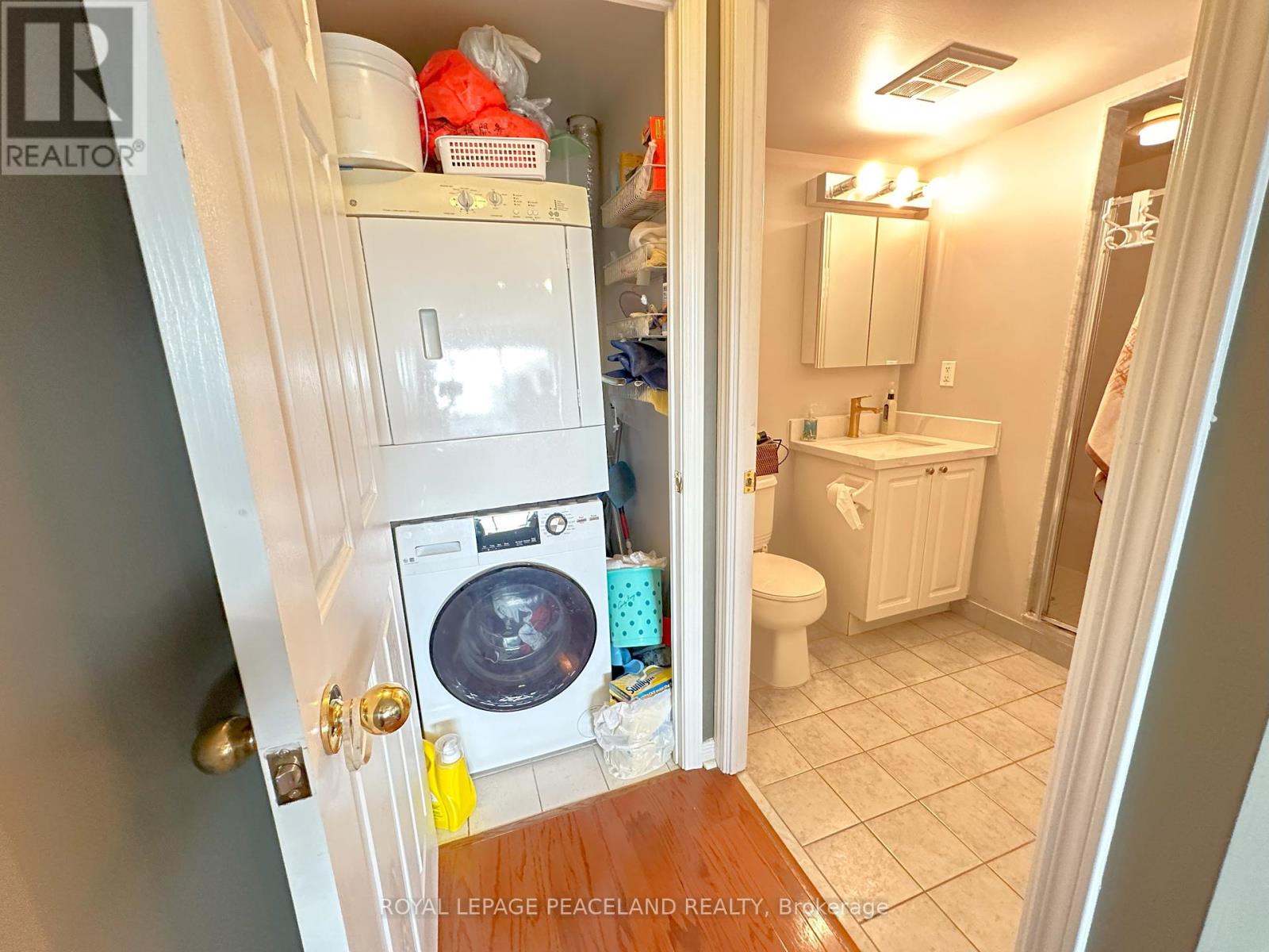 Photo 13 of Lph 03 11 Oneida Crescent, Richmond Hill ON