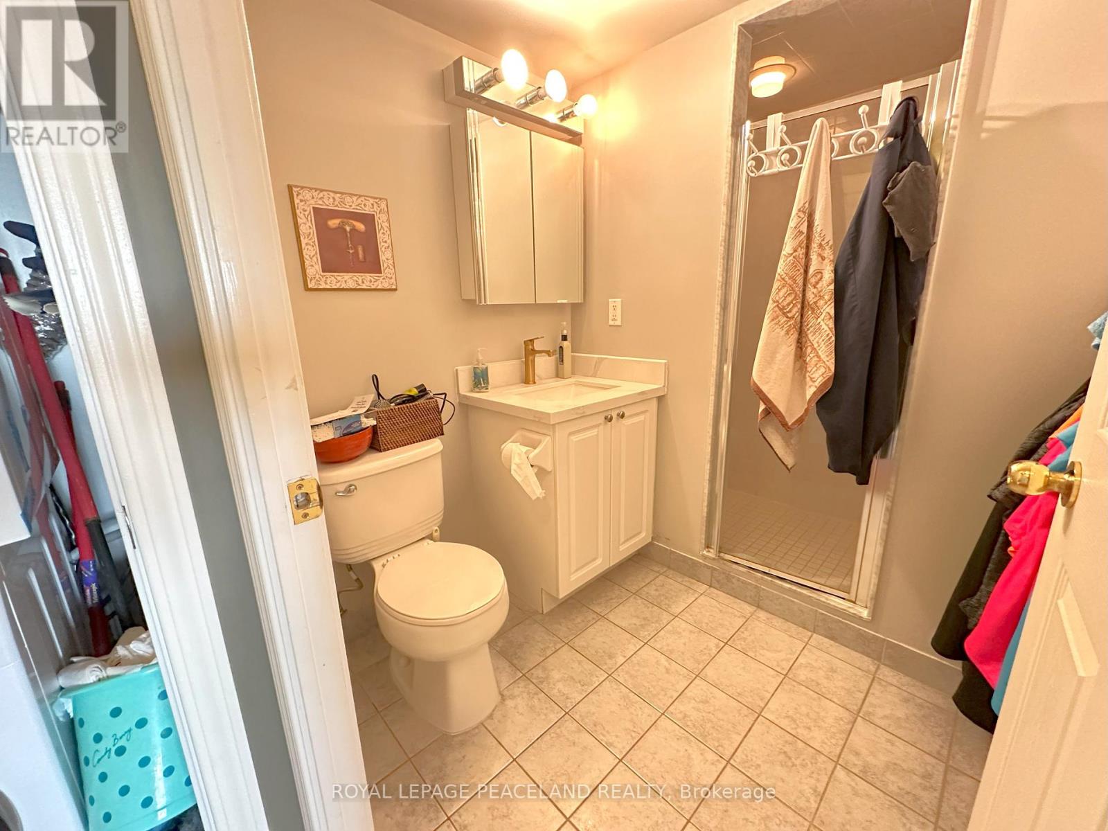 Photo 14 of Lph 03 11 Oneida Crescent, Richmond Hill ON