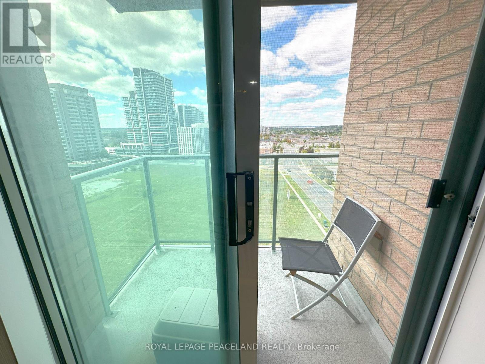 Photo 18 of Lph 03 11 Oneida Crescent, Richmond Hill ON