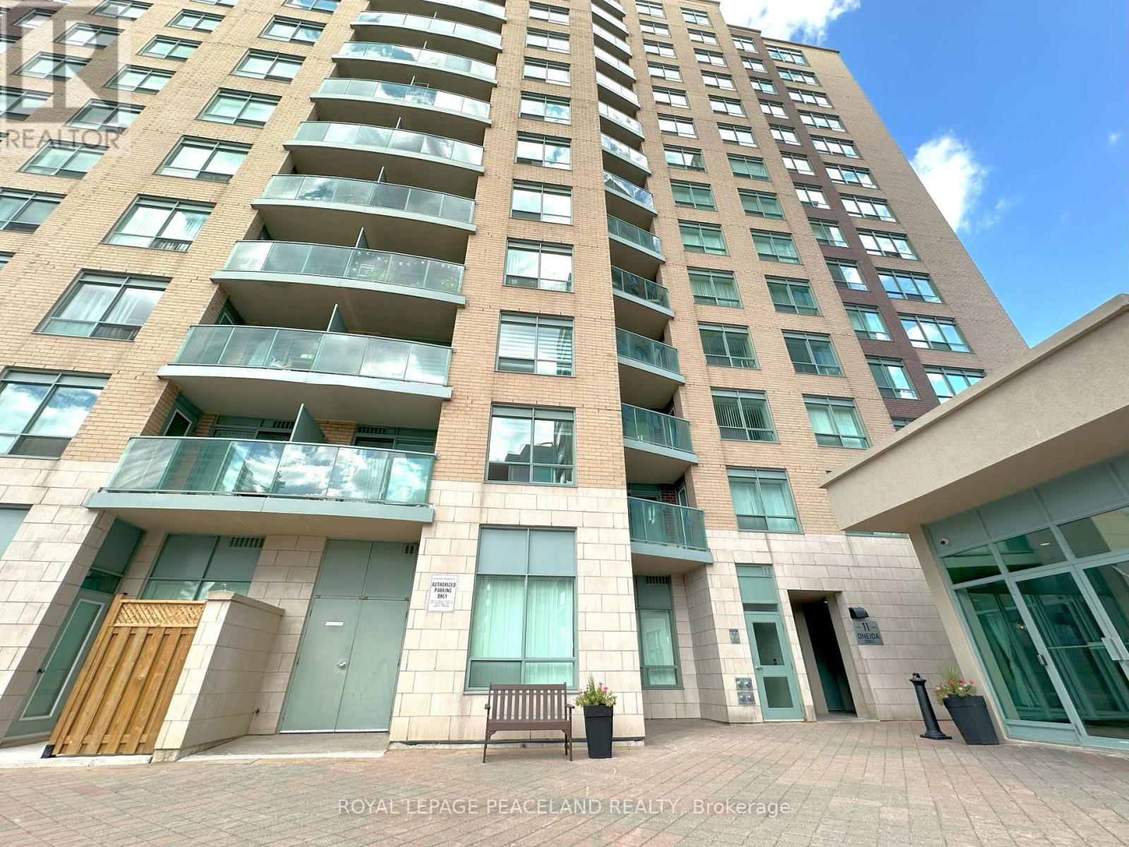 Photo 2 of Lph 03 11 Oneida Crescent, Richmond Hill ON