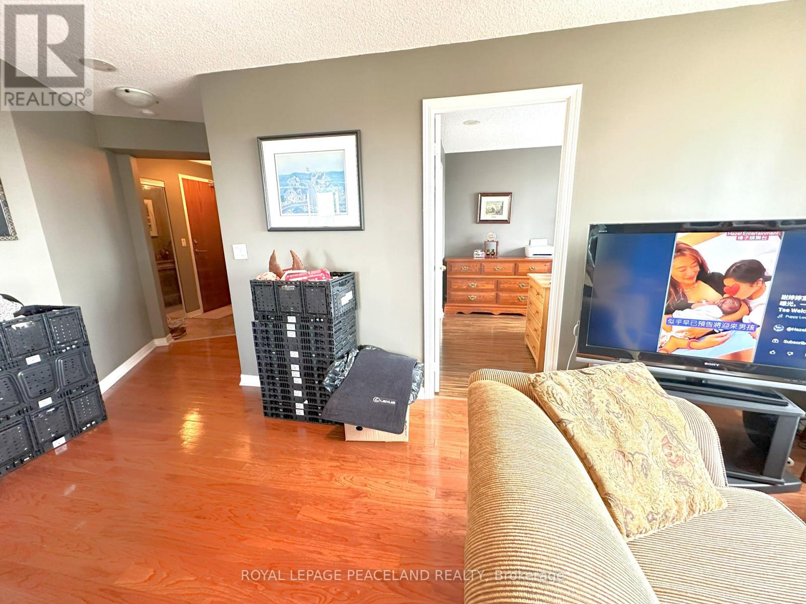 Photo 21 of Lph 03 11 Oneida Crescent, Richmond Hill ON