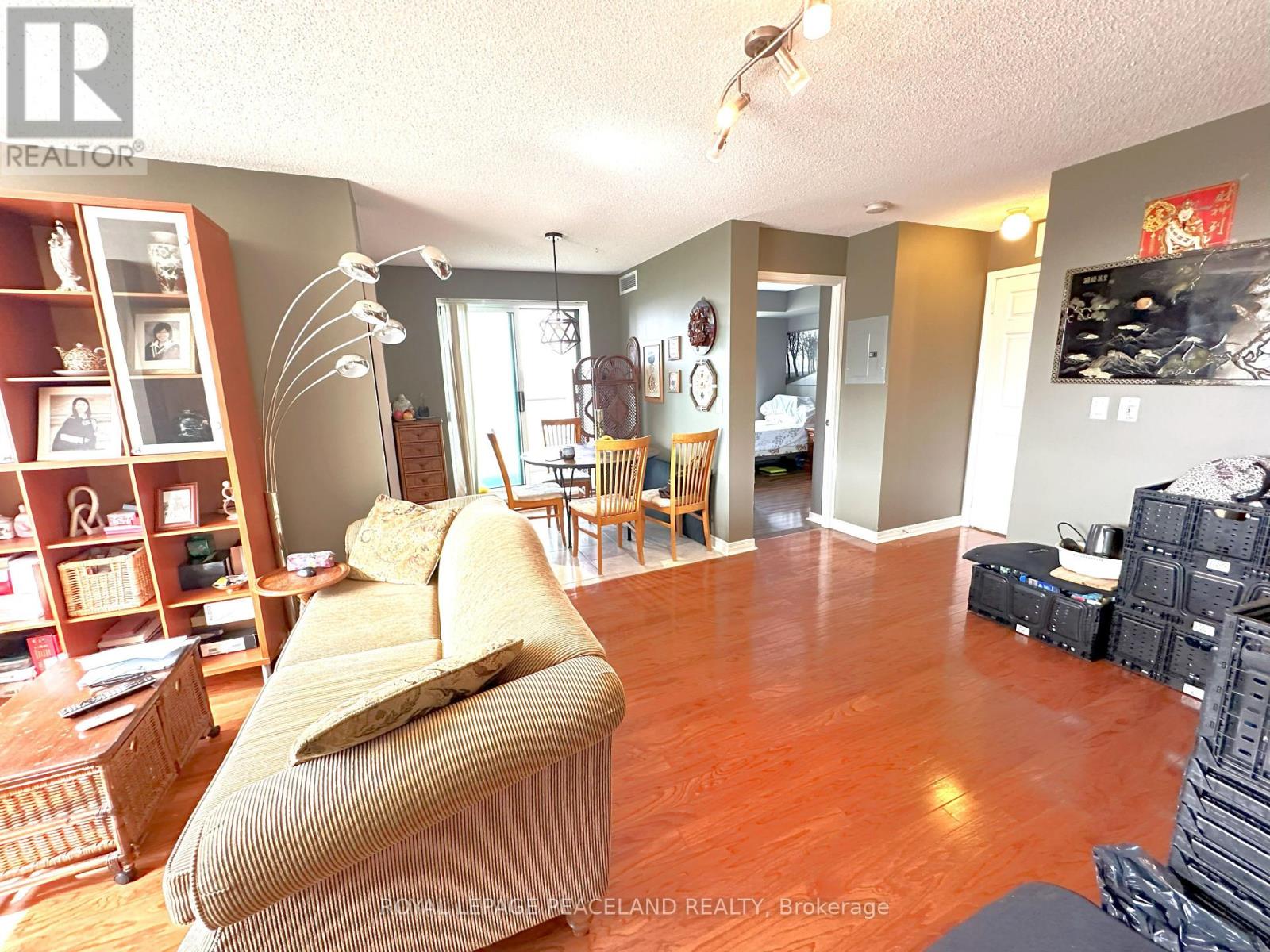 Photo 23 of Lph 03 11 Oneida Crescent, Richmond Hill ON