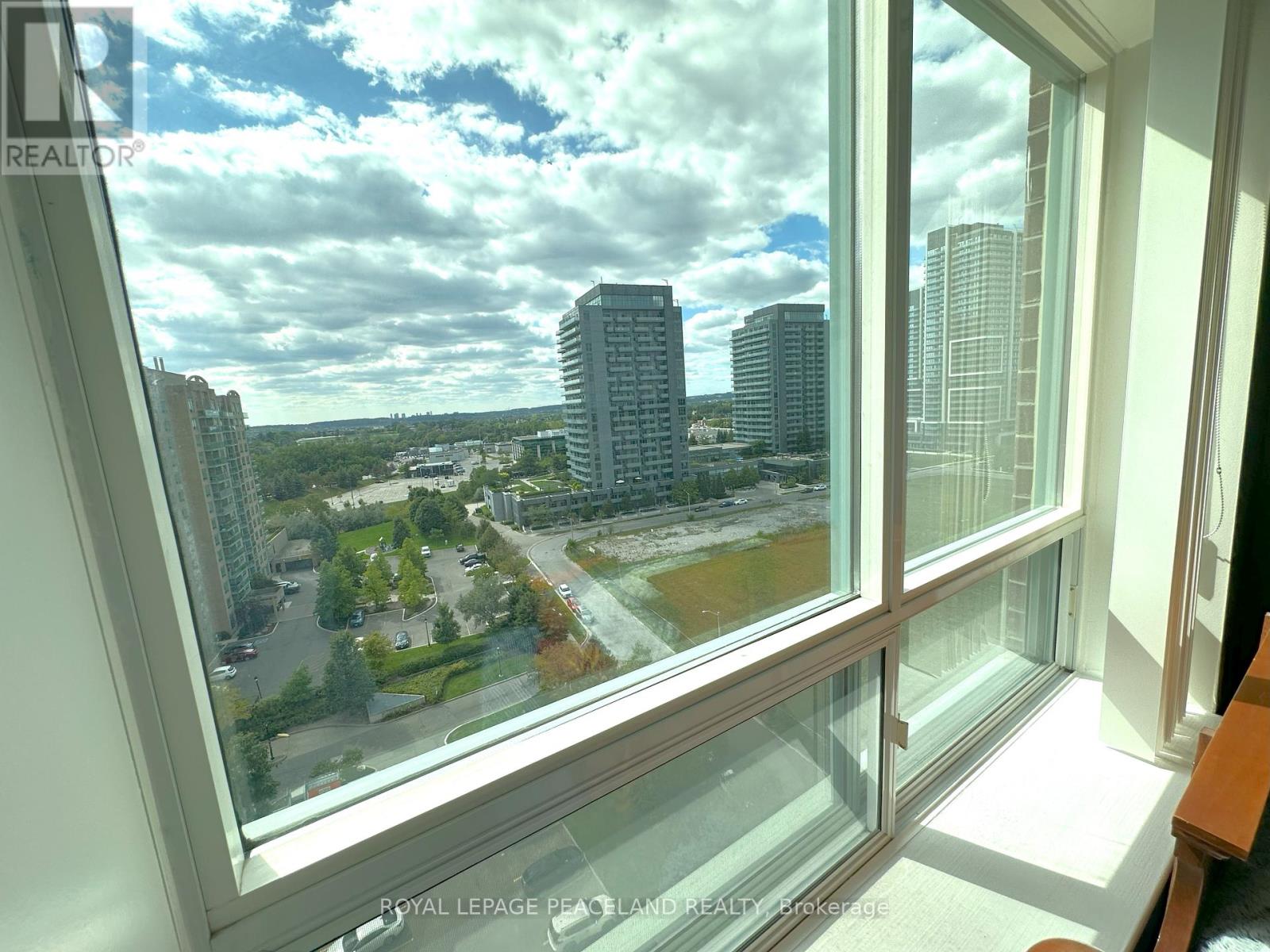 Photo 26 of Lph 03 11 Oneida Crescent, Richmond Hill ON