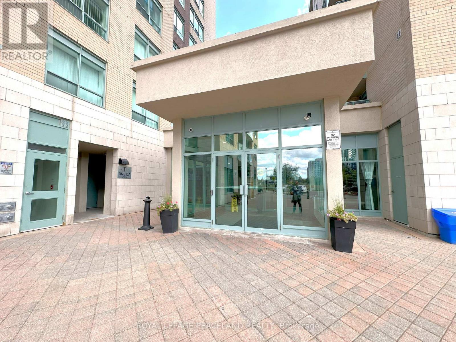 Photo 3 of Lph 03 11 Oneida Crescent, Richmond Hill ON
