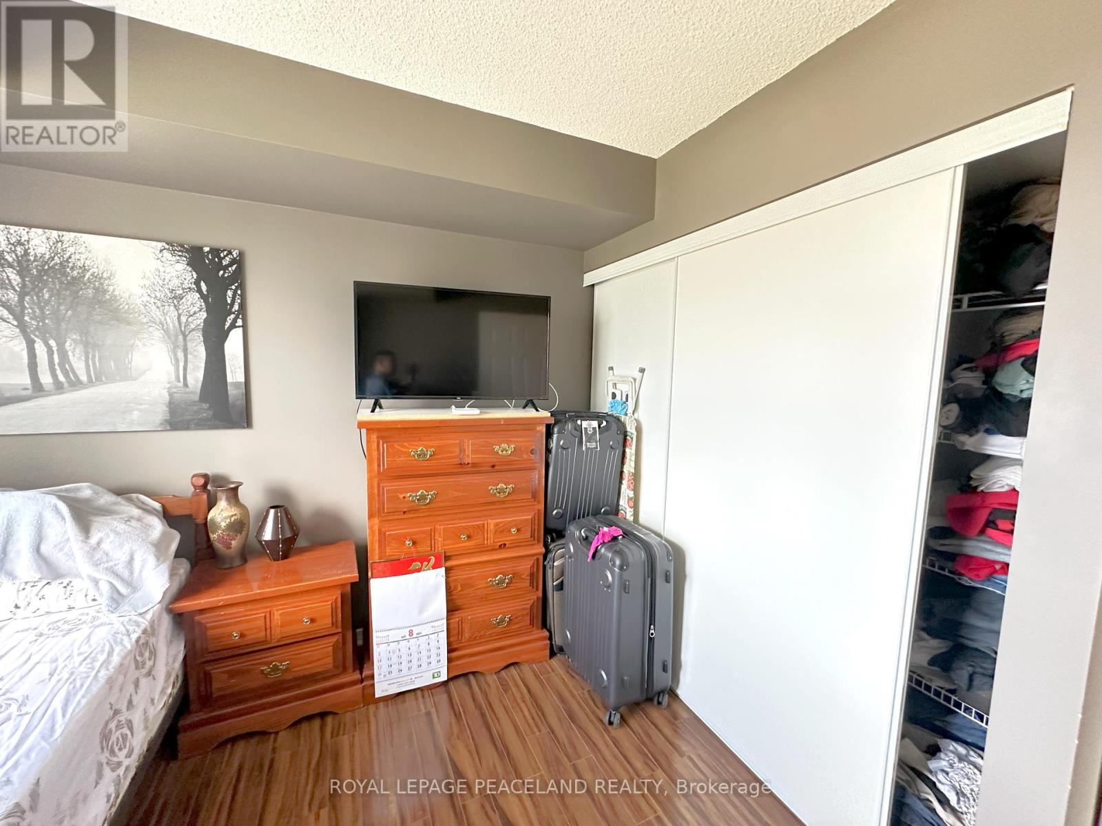 Photo 33 of Lph 03 11 Oneida Crescent, Richmond Hill ON