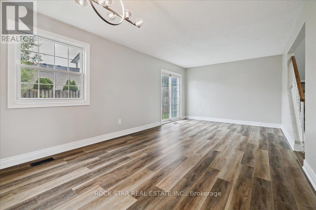Photo 13 of 61 Adis Avenue, Hamilton ON