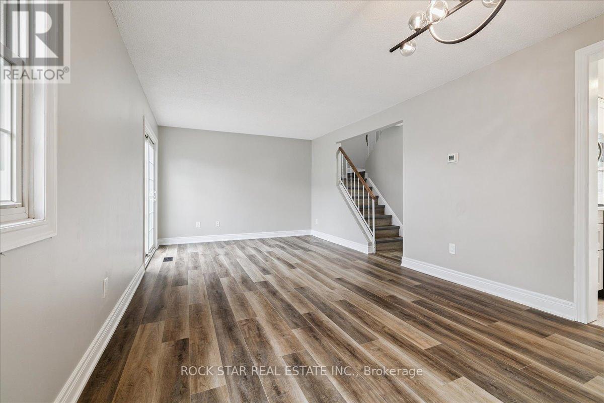 Photo 14 of 61 Adis Avenue, Hamilton ON
