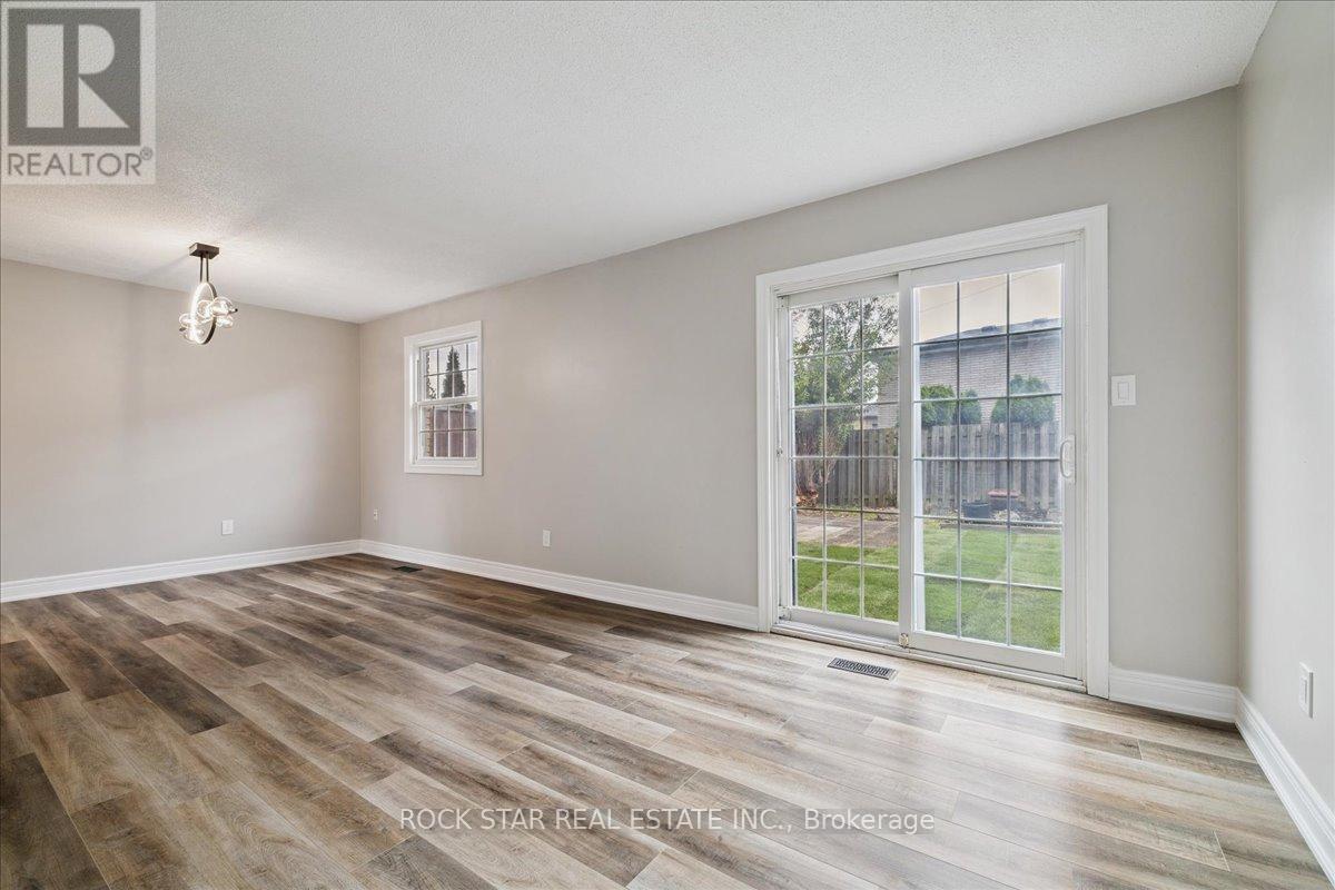 Photo 15 of 61 Adis Avenue, Hamilton ON