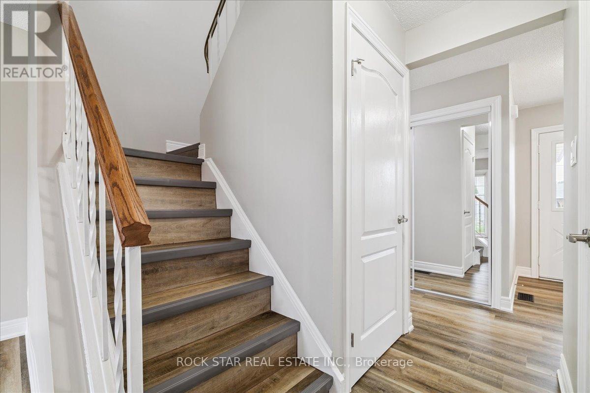 Photo 19 of 61 Adis Avenue, Hamilton ON