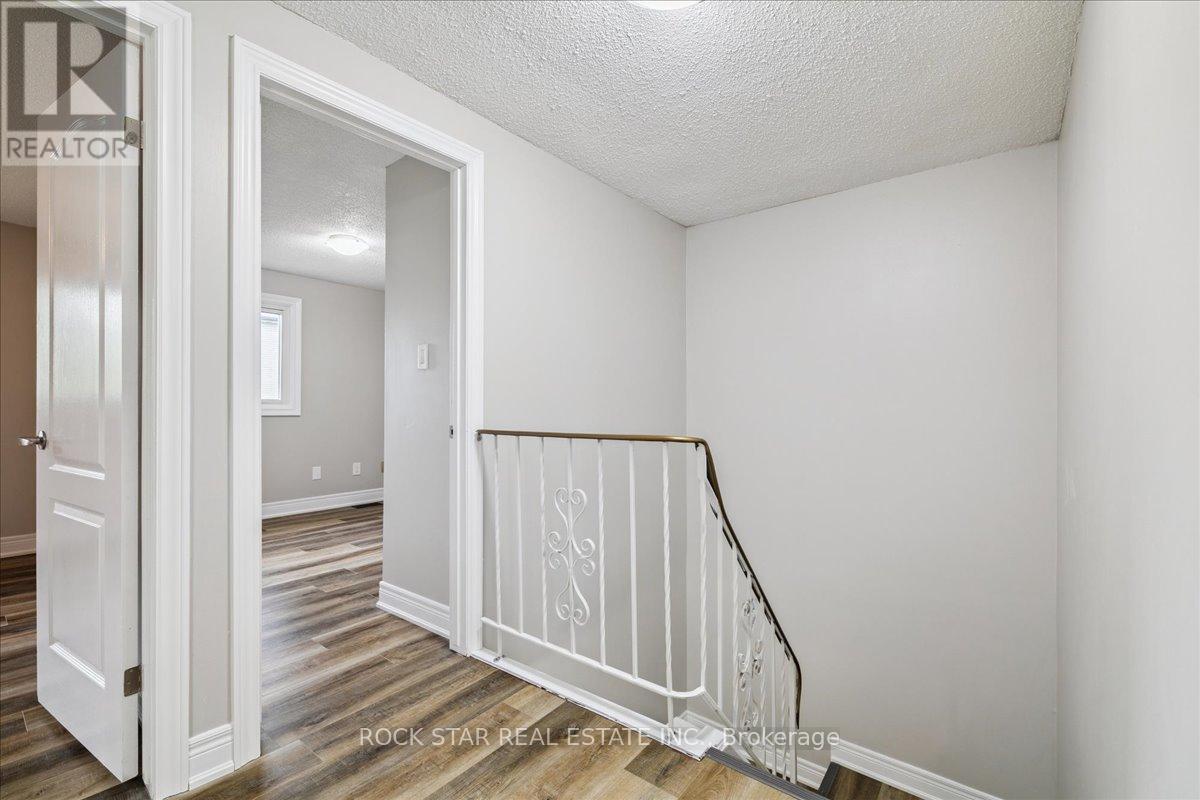 Photo 20 of 61 Adis Avenue, Hamilton ON