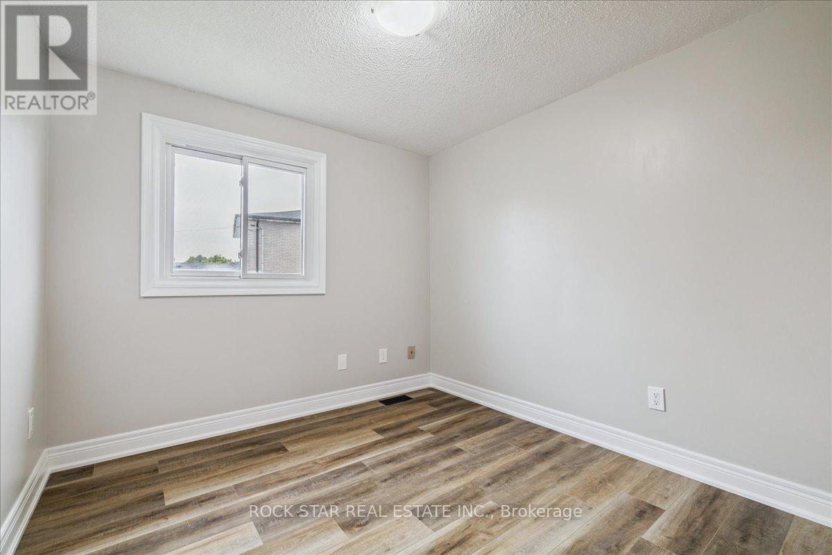 Photo 25 of 61 Adis Avenue, Hamilton ON