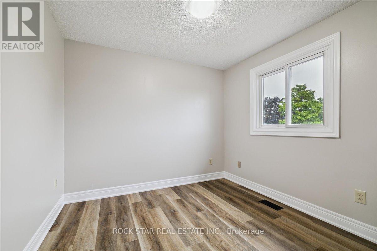 Photo 27 of 61 Adis Avenue, Hamilton ON