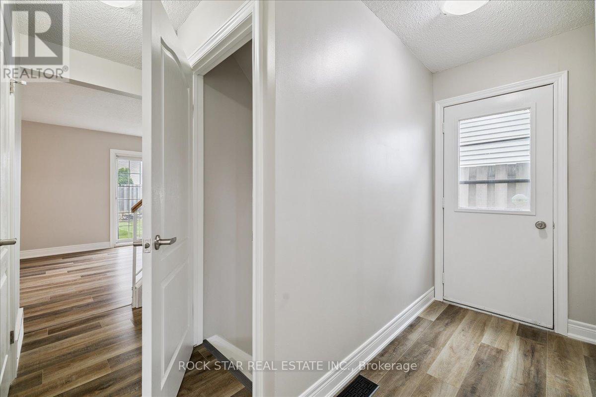 Photo 31 of 61 Adis Avenue, Hamilton ON
