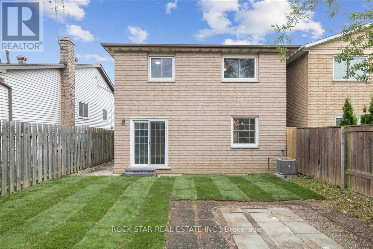 Photo 39 of 61 Adis Avenue, Hamilton ON