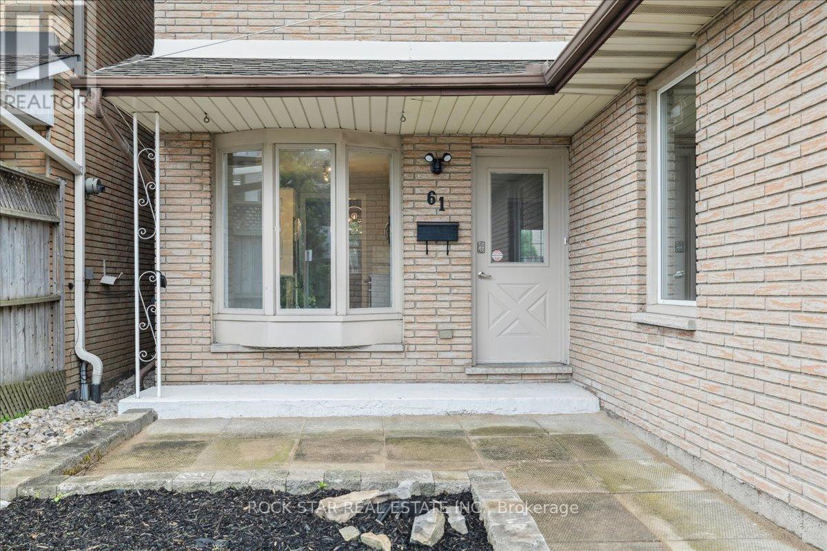 Photo 4 of 61 Adis Avenue, Hamilton ON