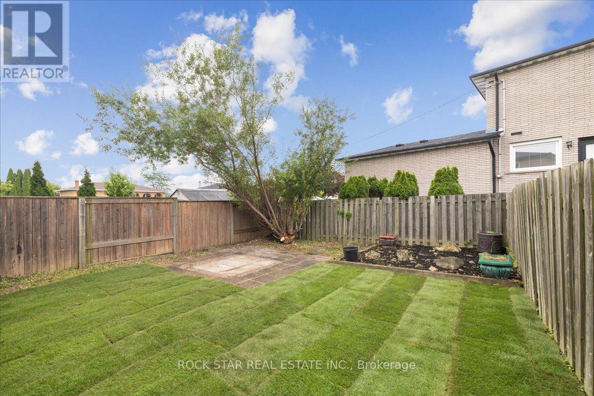 Photo 40 of 61 Adis Avenue, Hamilton ON