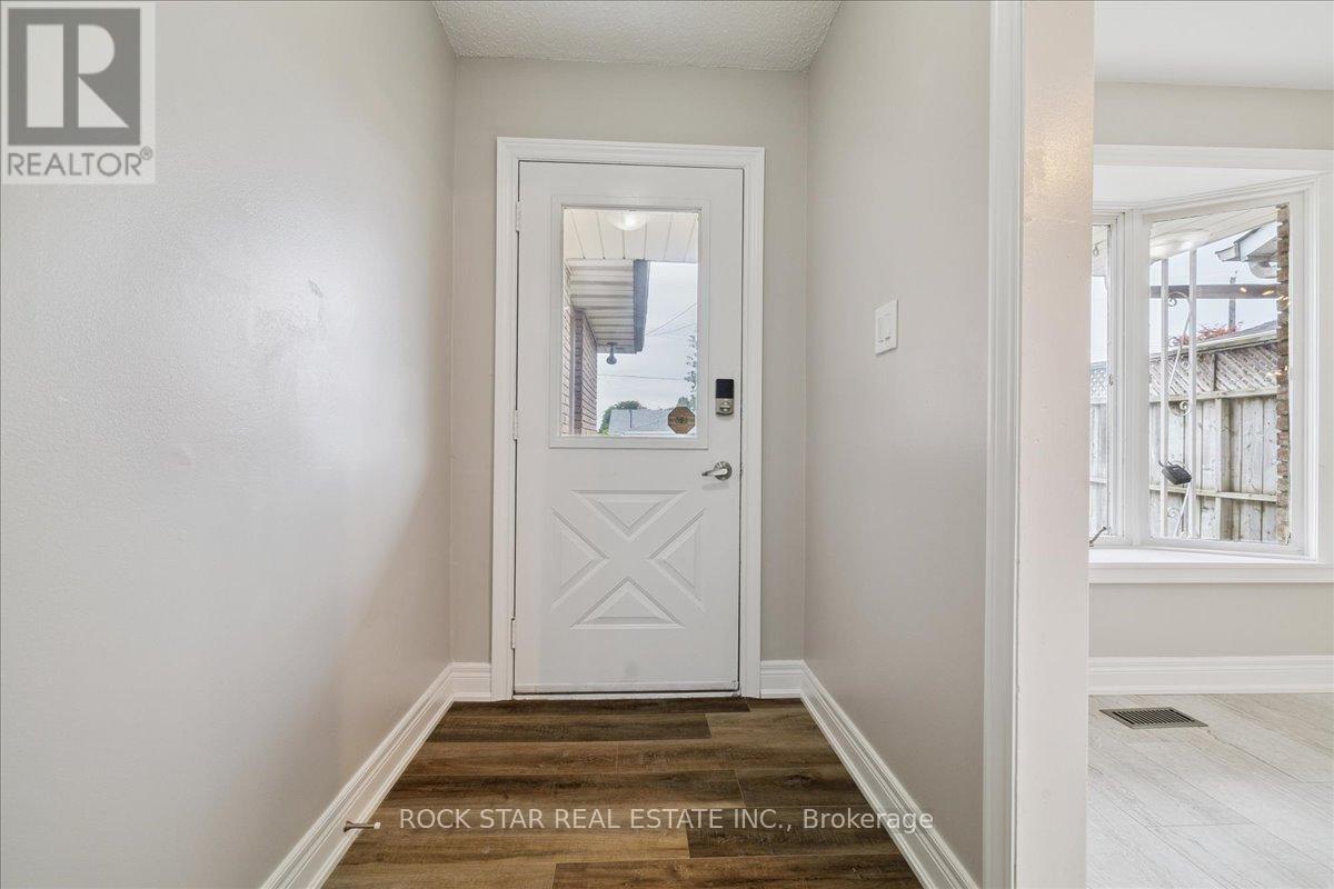 Photo 5 of 61 Adis Avenue, Hamilton ON
