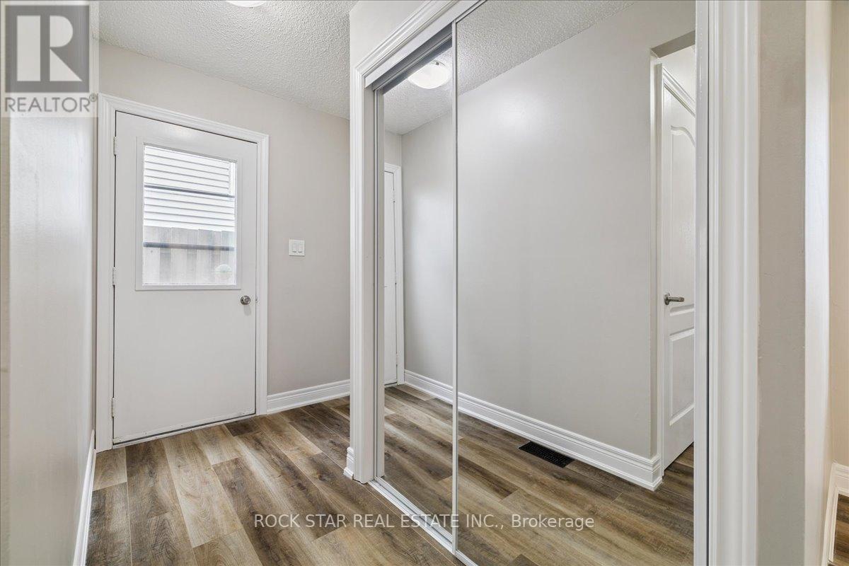 Photo 6 of 61 Adis Avenue, Hamilton ON
