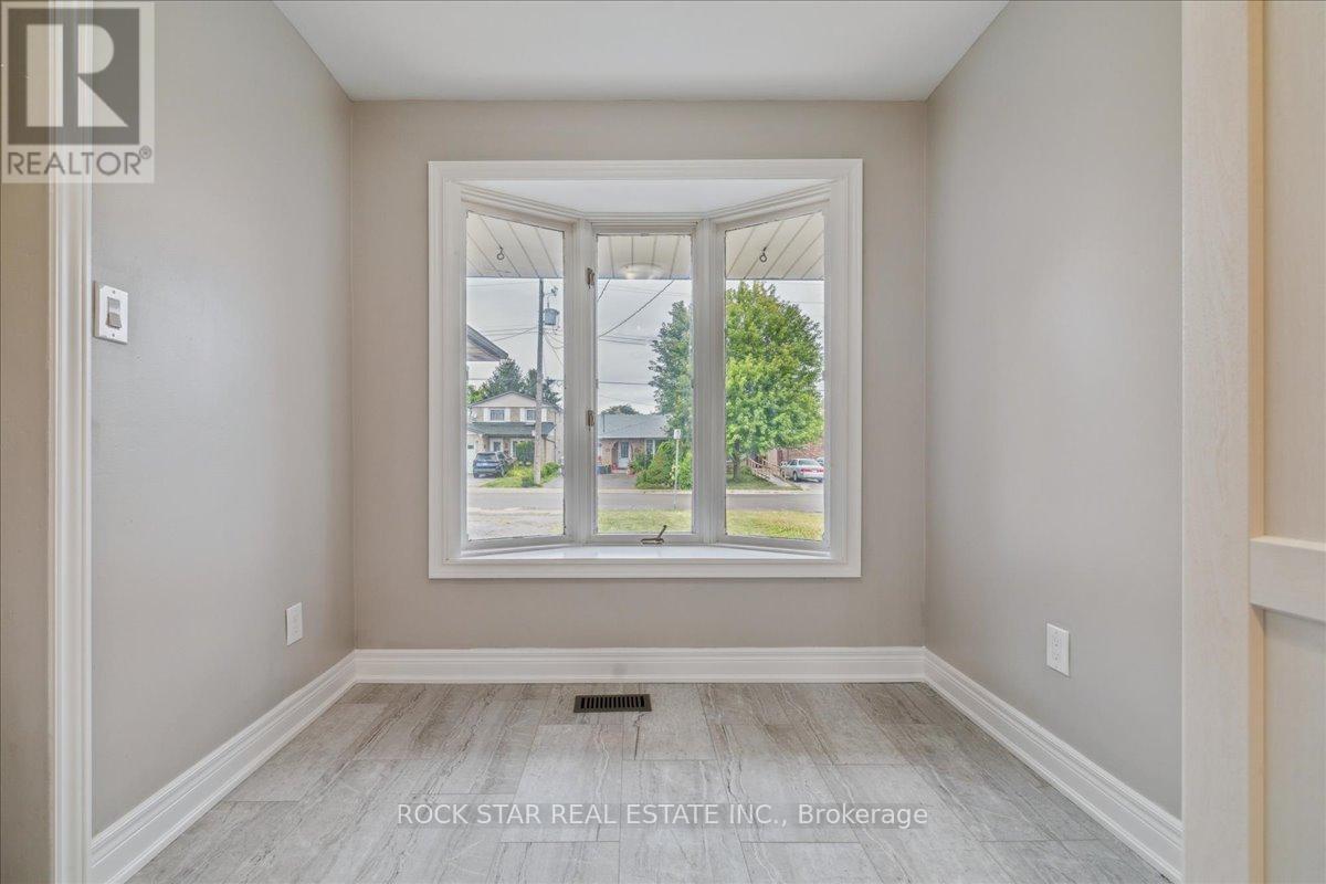 Photo 8 of 61 Adis Avenue, Hamilton ON
