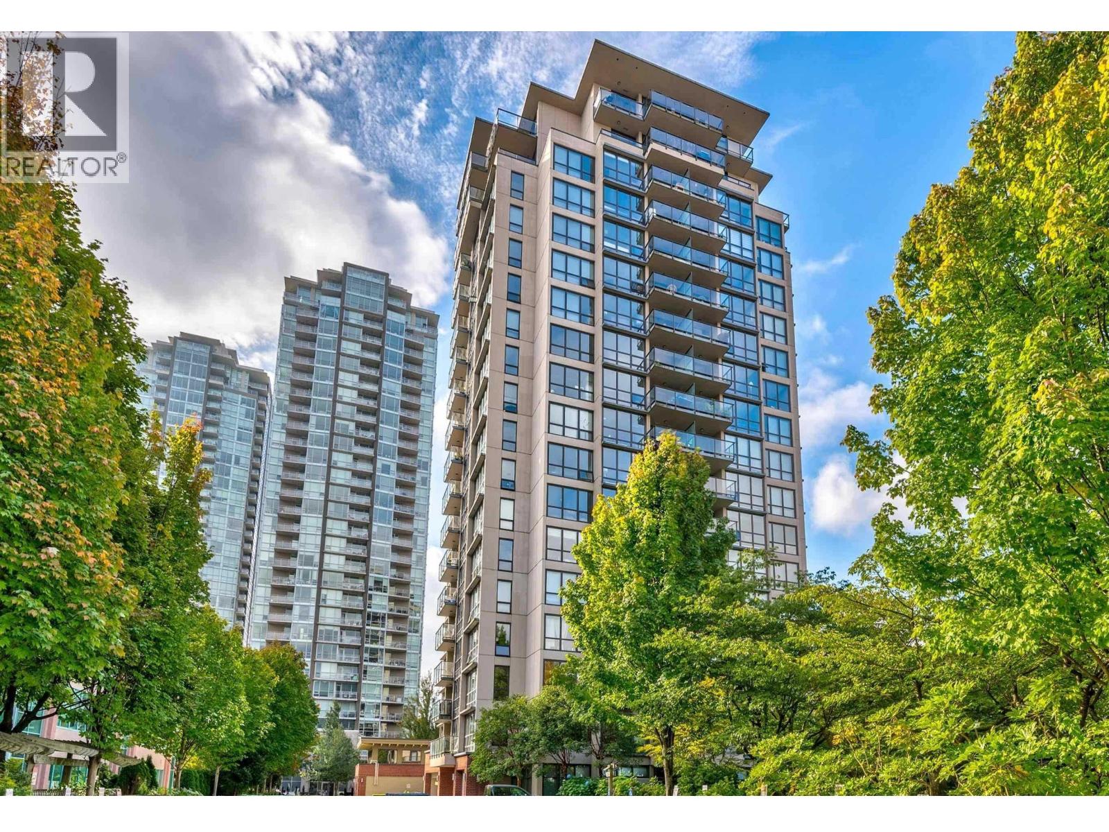 Photo 12 of 801 2959 Glen Drive, Coquitlam BC