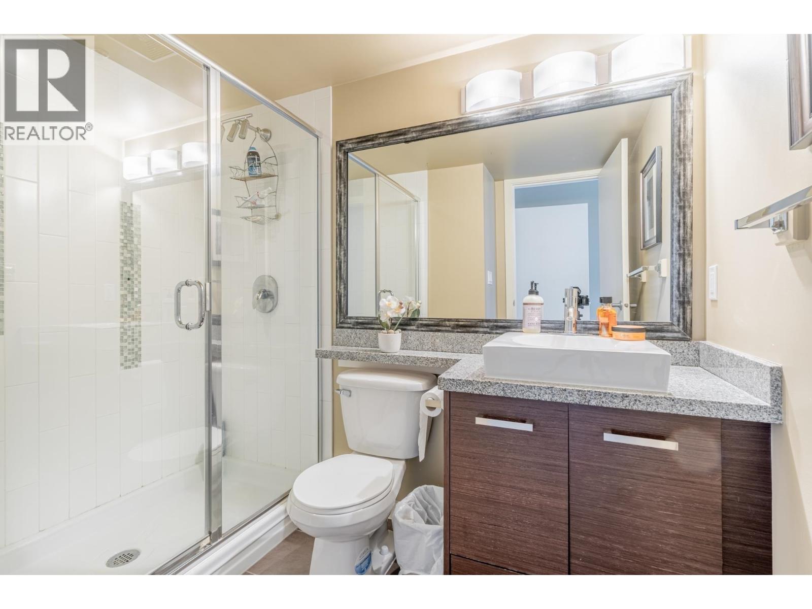 Photo 5 of 801 2959 Glen Drive, Coquitlam BC