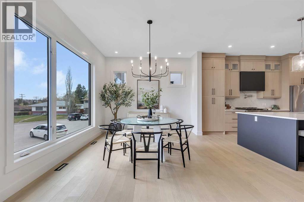 Photo 3 of 42 Collingwood Place Nw, Calgary AB