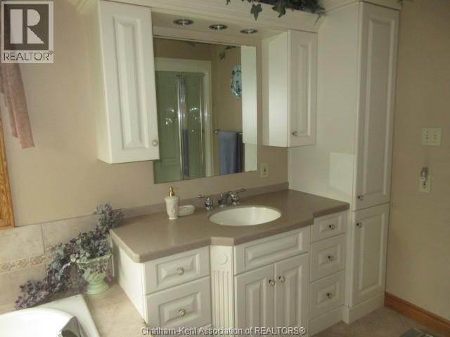 Photo 15 of 7465 Creek Line, Chatham ON